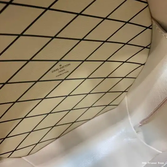 AAA Replica Ru BOITE Vuitton Louis PETITE CHAPEAU 0624
